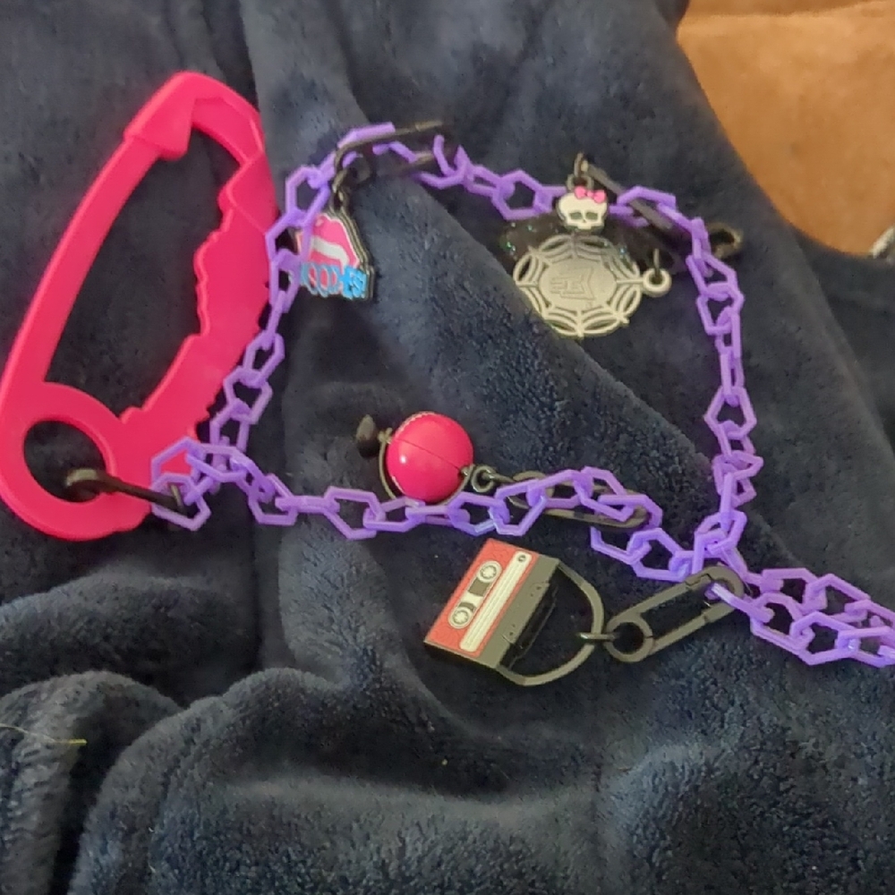 Monster High Ghouls Got Charms Retro Plastic Charms And Necklace